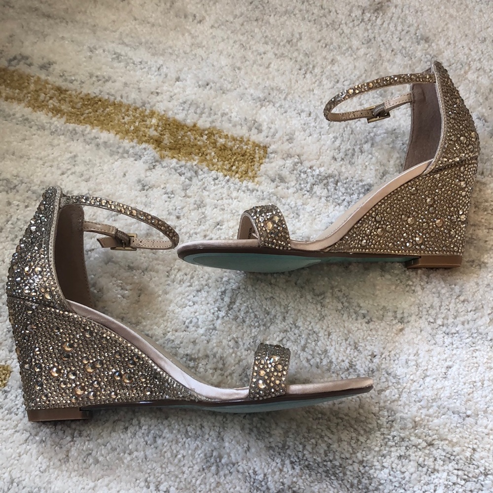 NWOB Betsey Johnson Debie Wedge Sandals - Picture 6 of 7